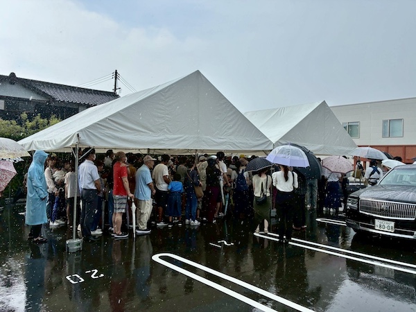 ● 餅まきの様子