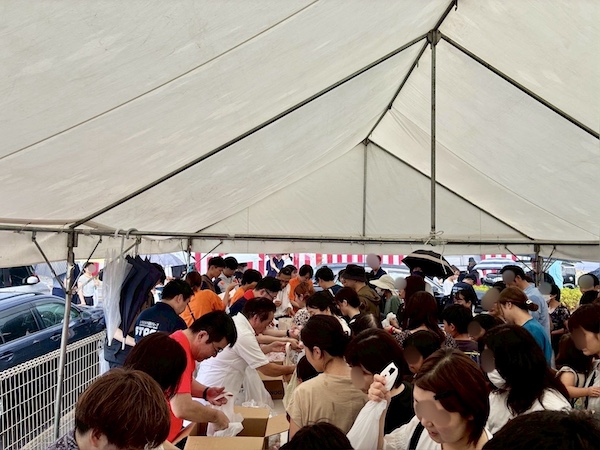 ● 餅まきの様子